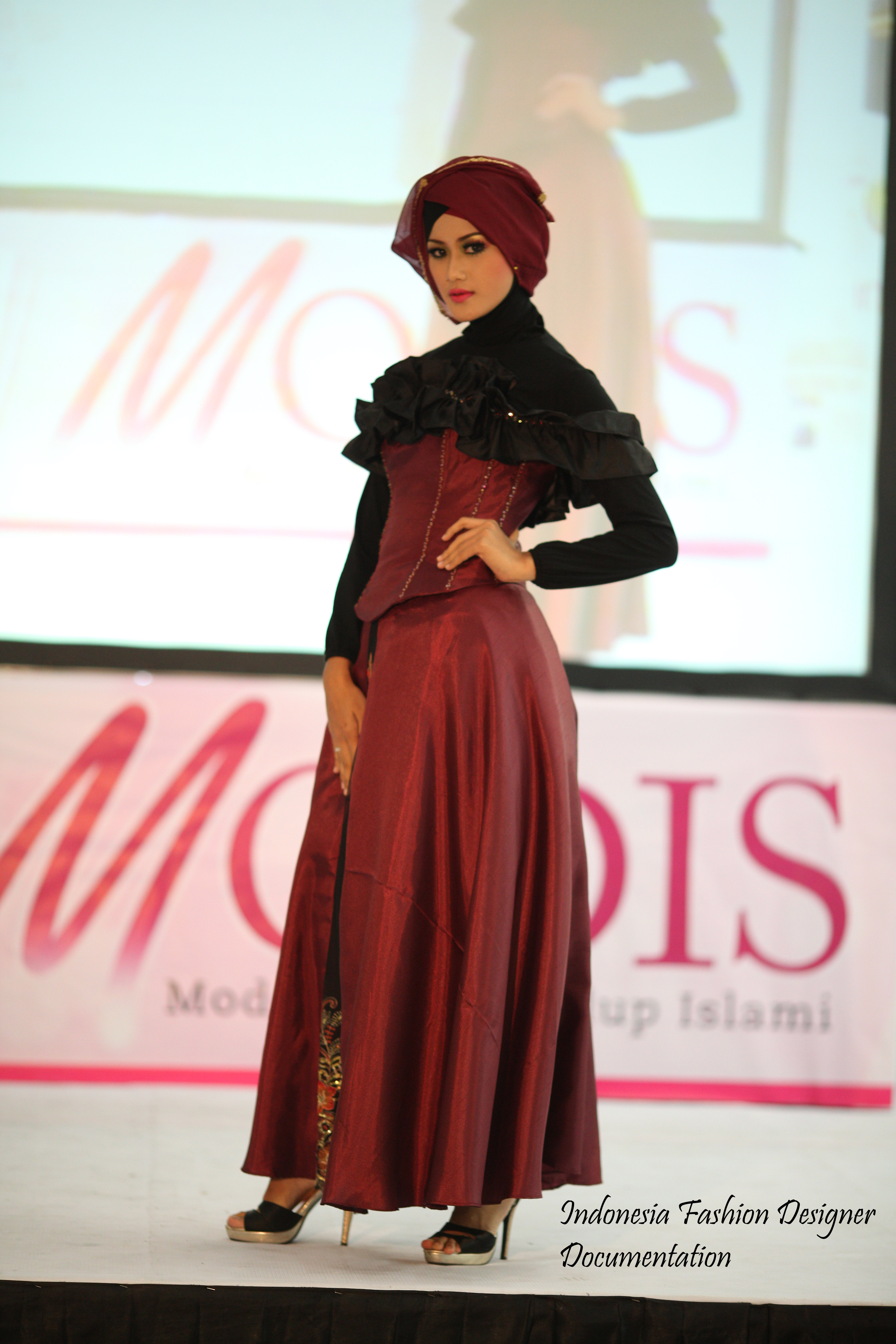 Model Baju Pesta Muslim Modern dengan  Bustier  Nely Afifi 
