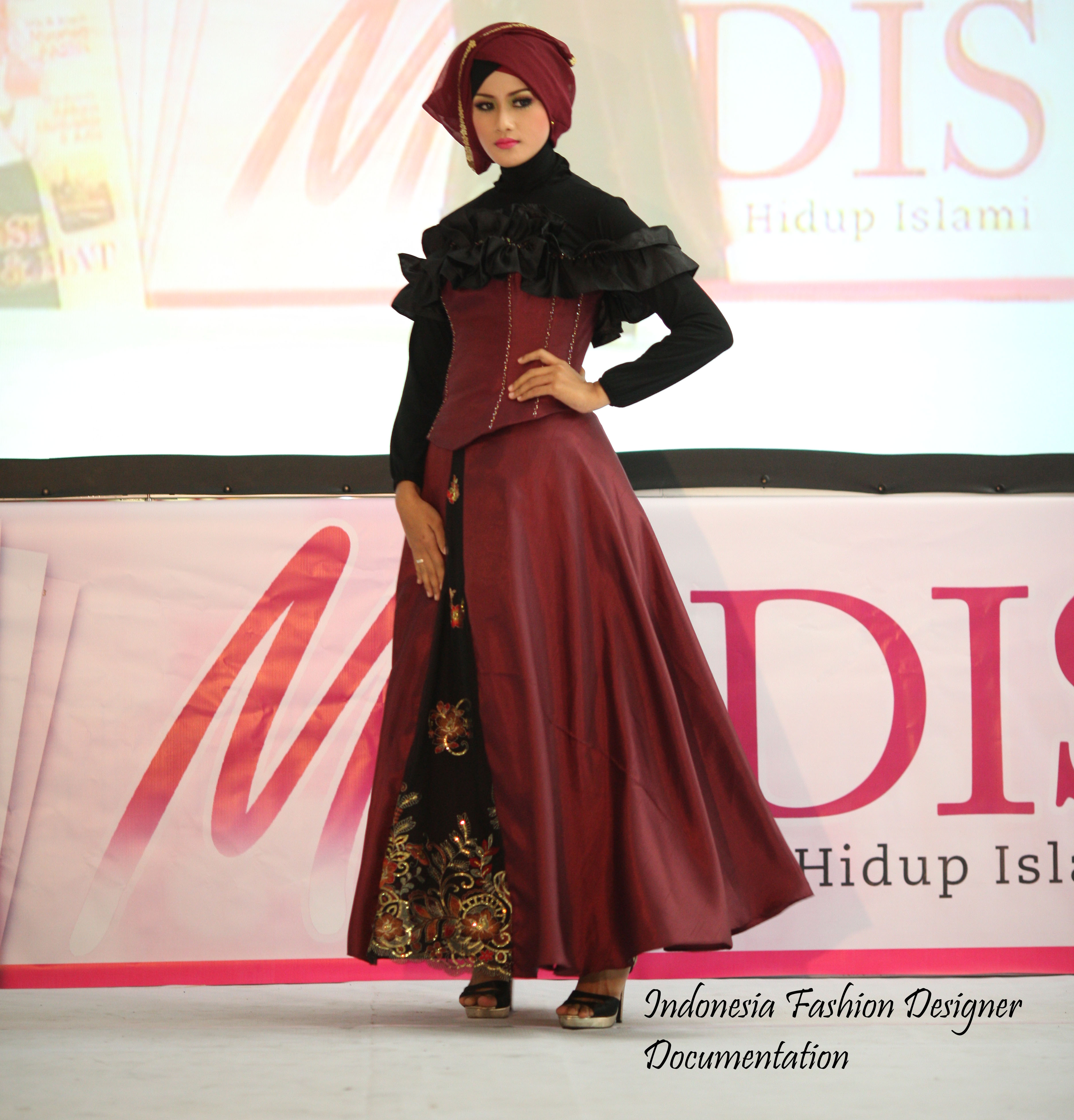 Model Baju Pesta Muslim Modern dengan  Bustier  Nely Afifi 
