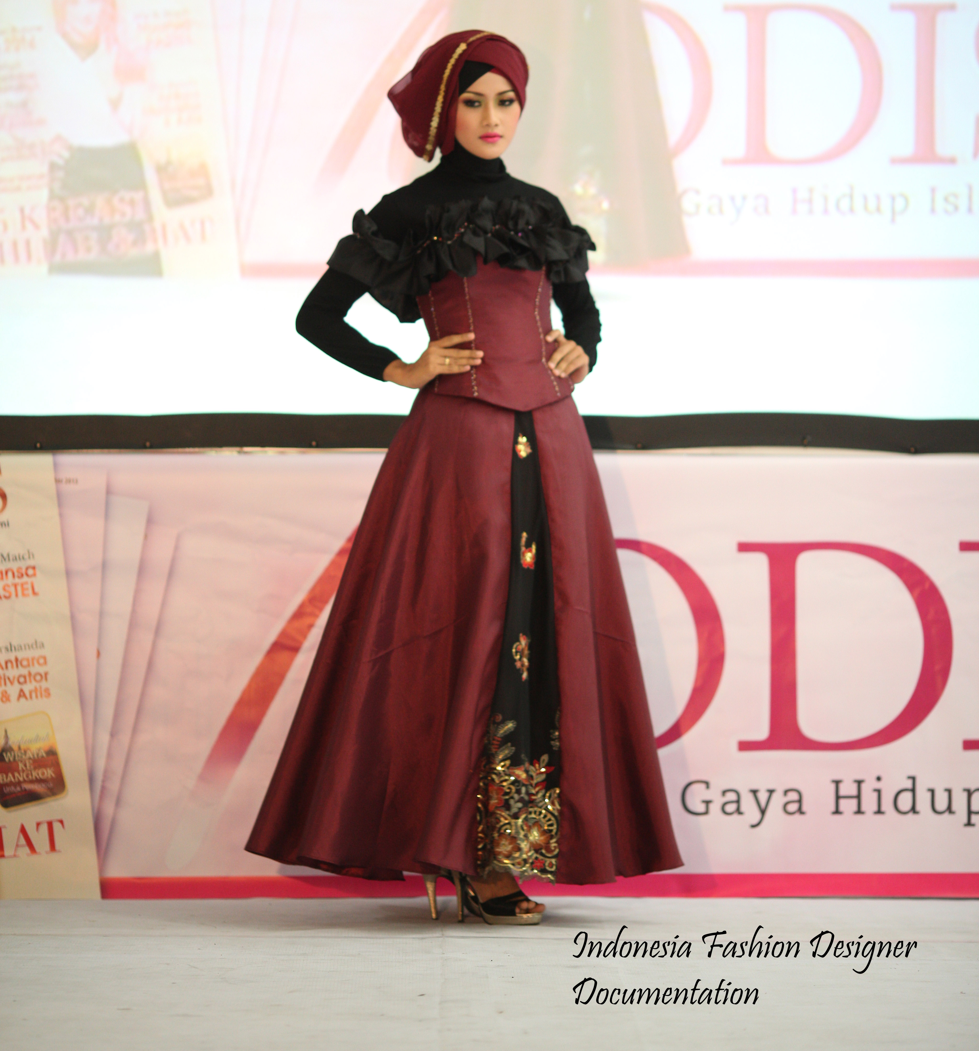 Nely Afifi Fashion Designer Surabaya 082142845152 Indonesia